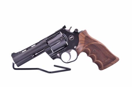 Revolver Korth NSC calibre 357 Magnum poignée Karl Nill