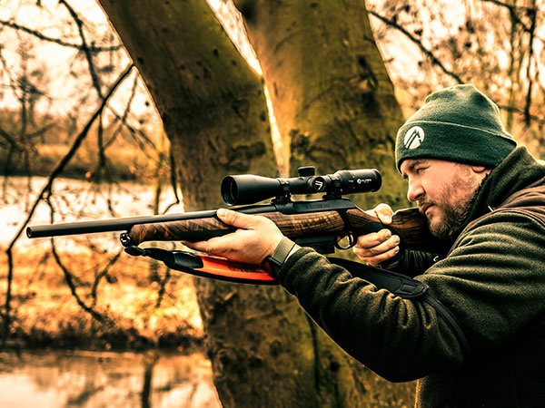 Optiques de chasse modernes Alpen, idéales pour améliorer la précision et la luminosité en action.