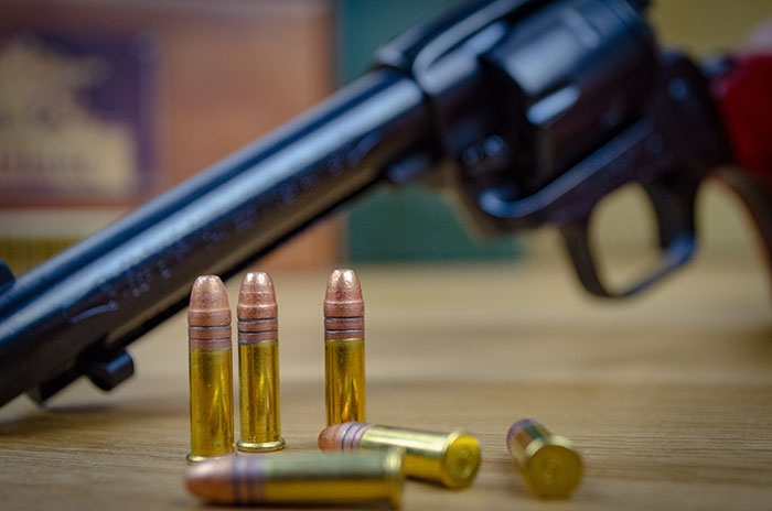 Revolver 22lr et munitions .22 Long Rifle pour le tir sportif en stand