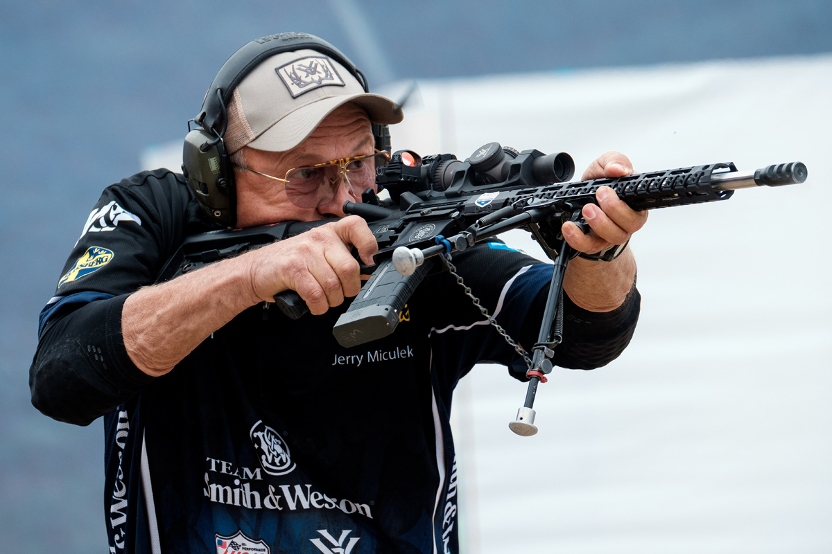 Jerry Miculek lors du IPSC Rifle World Shoot 2017