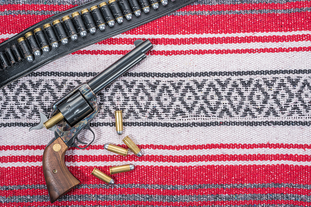 Revolver Colt Single Action Army avec munitions