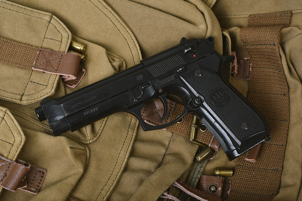 Beretta 92FS, version emblématique du pistolet semi-automatique italien développé par Beretta