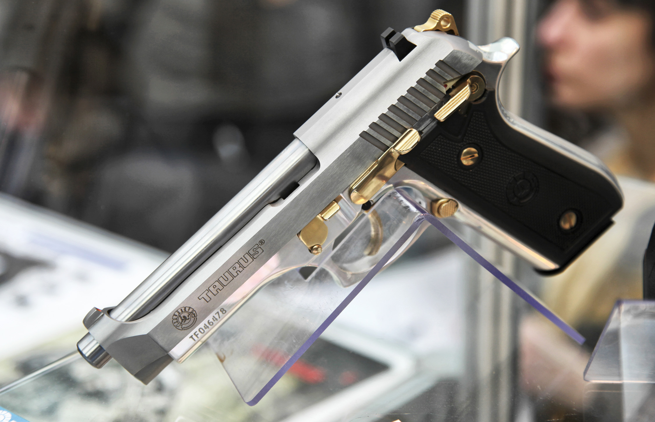 Taurus PT92, dérivé brésilien du Beretta 92