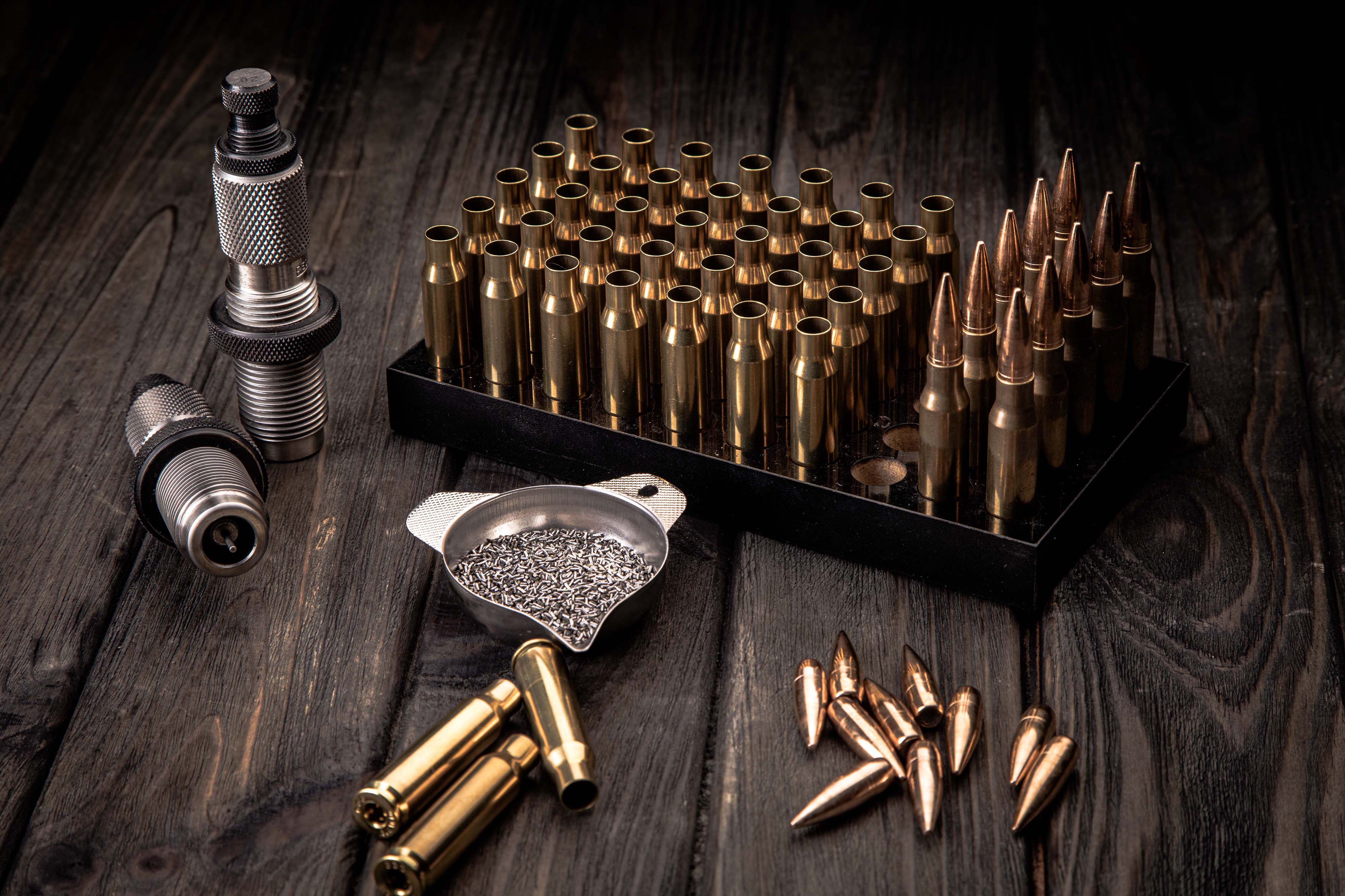 Composants et outils utilisés pour le rechargement de munitions